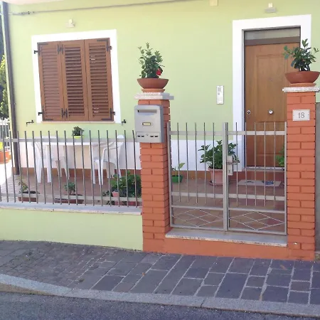 In Casa Indipendente A 2 Km Dal Mare. Порто-Сант'Эльпидио
