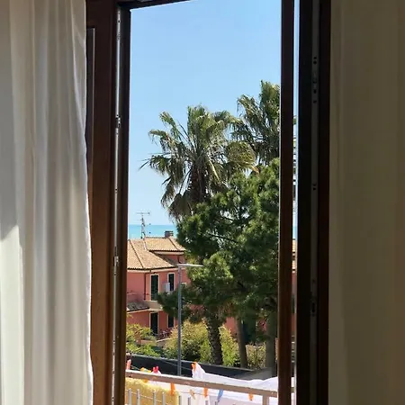 In Casa Indipendente A 2 Km Dal Mare. Порто-Сант'Эльпидио